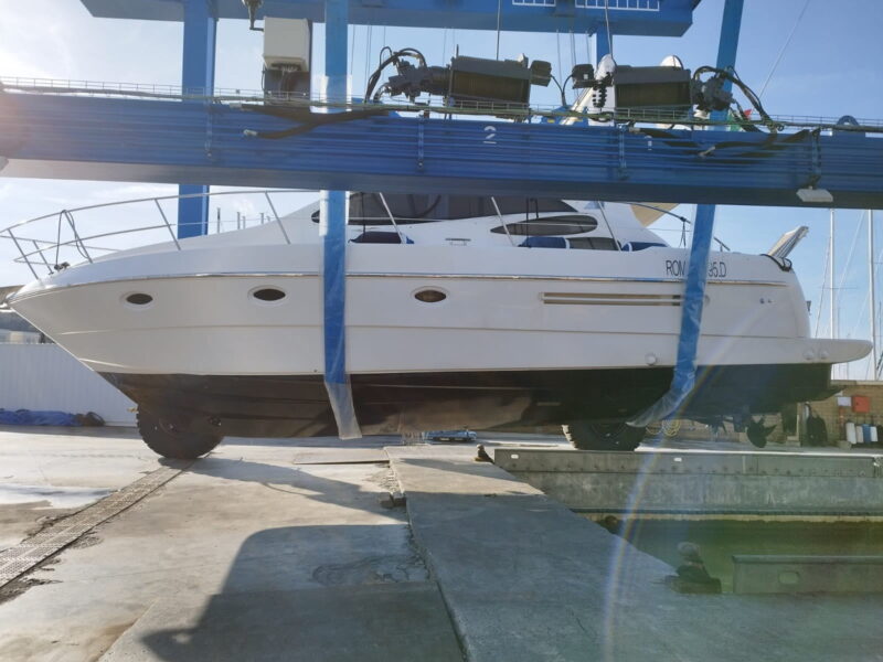 Azimut 39 Flybridge Boat For Sale In Italy