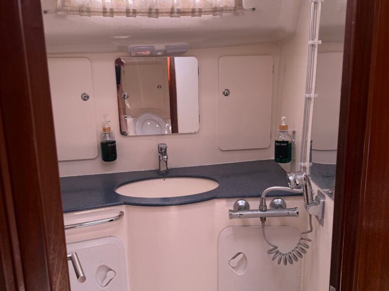 BARCA A VELA BAVARIA 49 CRUISER - €149000
