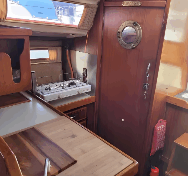 Well-Maintained Spear 30 – Ready to Sail!