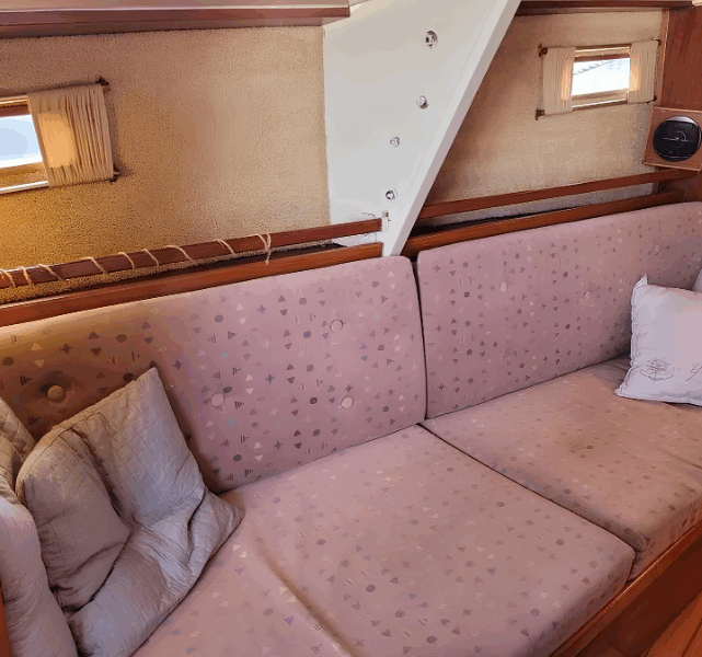 Well-Maintained Spear 30 – Ready to Sail!