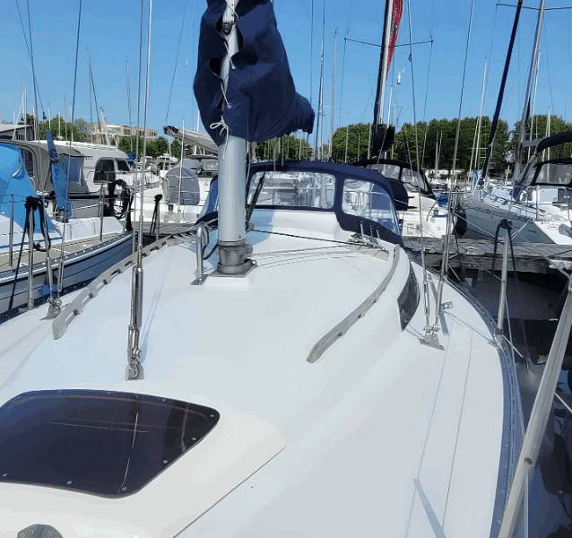 Well-Maintained Spear 30 – Ready to Sail!