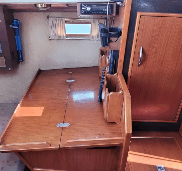 Well-Maintained Spear 30 – Ready to Sail!