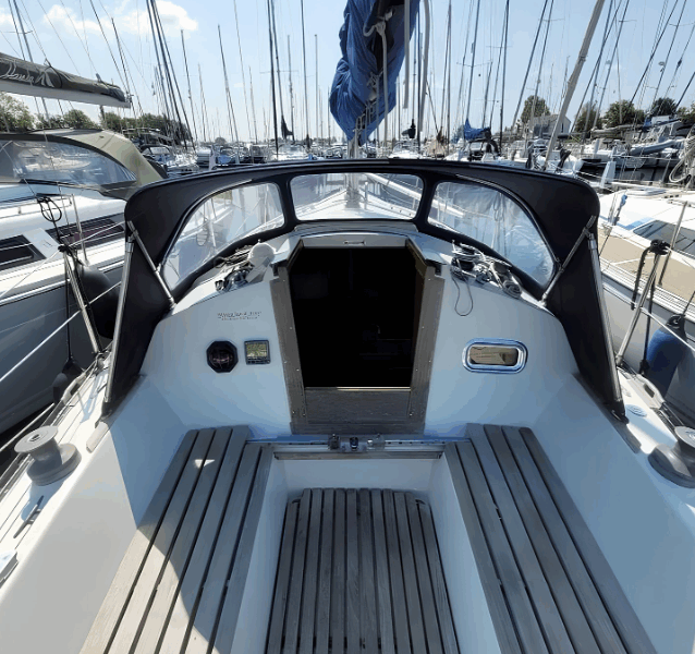 Well-Maintained Spear 30 – Ready to Sail!
