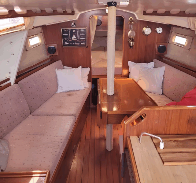 Well-Maintained Spear 30 – Ready to Sail!