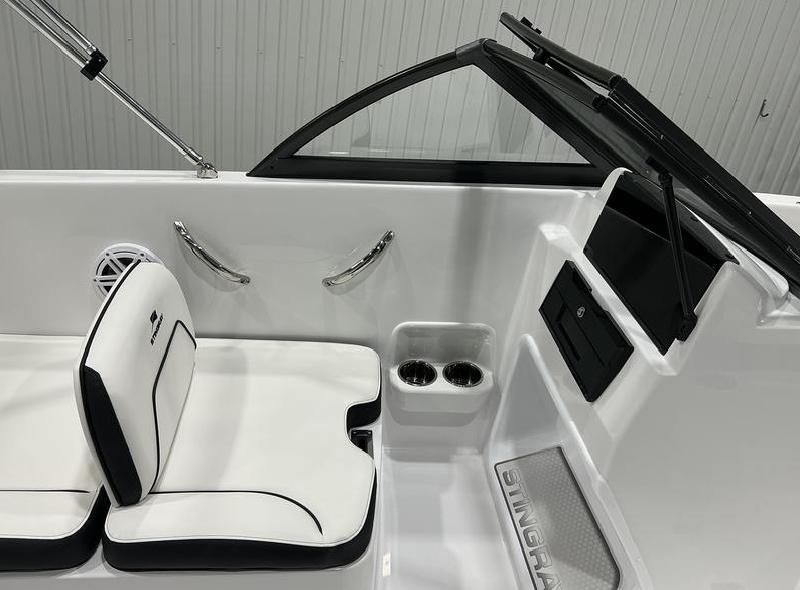 New Stingray 172DC